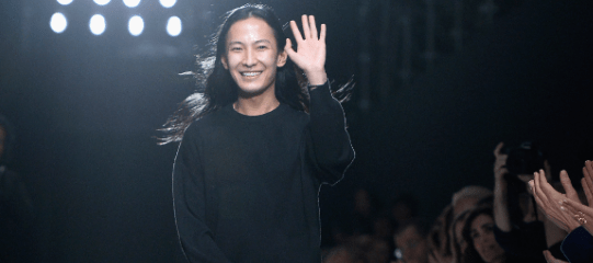 Tyra Banks Debuted Bleached Brows at Paris Fashion Week