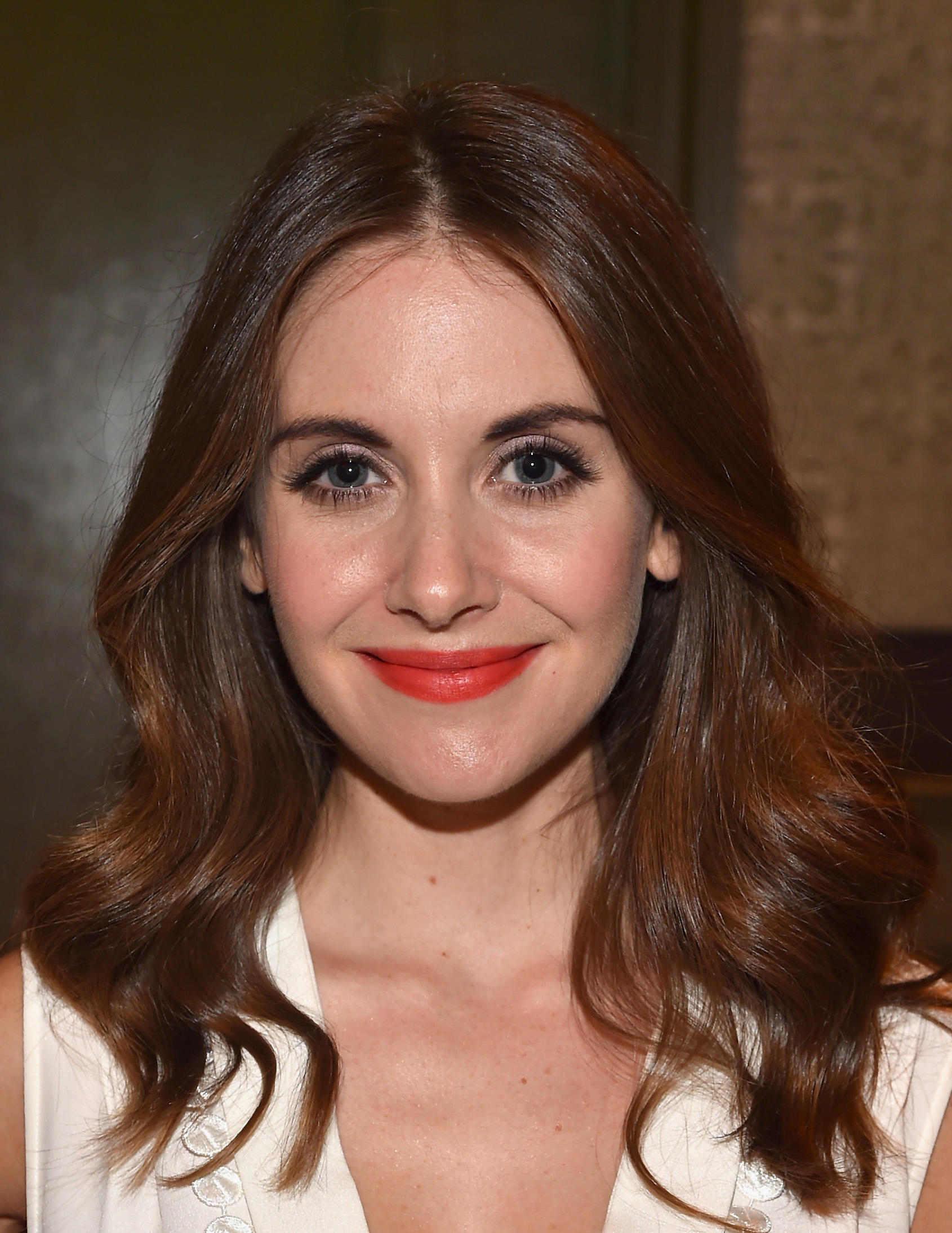 alison brie bright lipstick