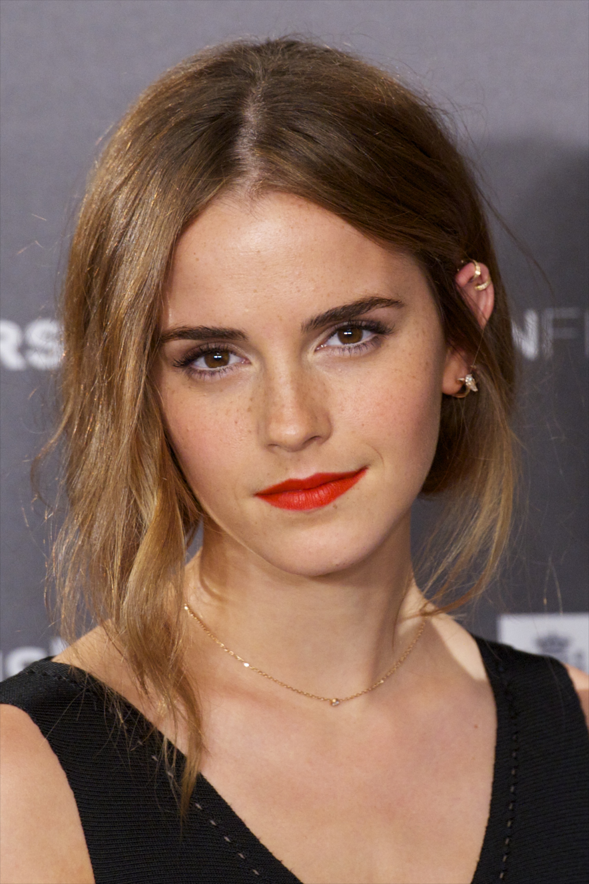 emma watson red lipstick