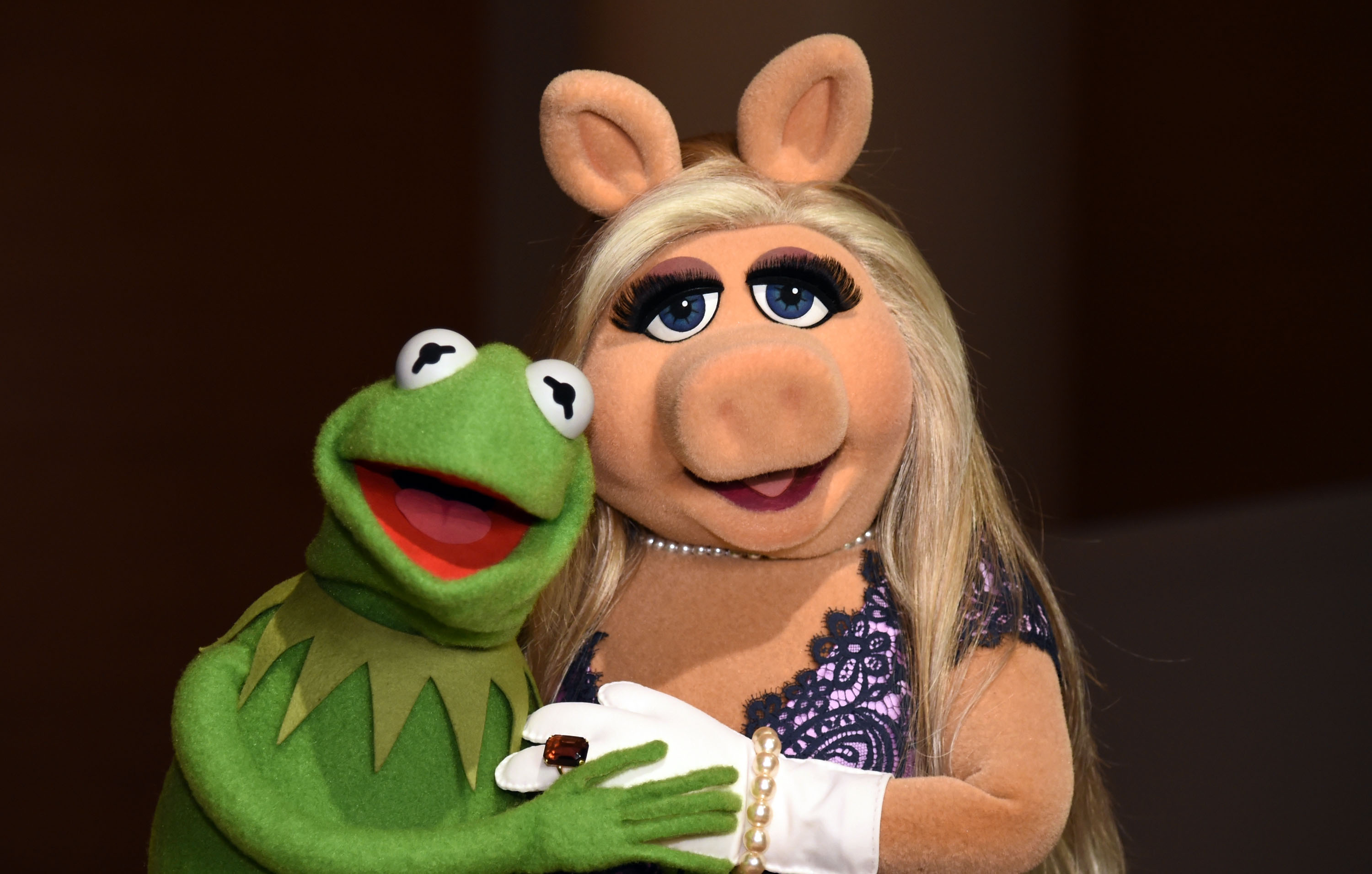 NEW YORK, NY - JUNE 04:  Kermit the Frog and Miss Piggy pose during Brooklyn Museum's Sackler Center First Awards at Brooklyn Museum on June 4, 2015 in New York City.  (Photo by Ilya S. Savenok/Getty Images)