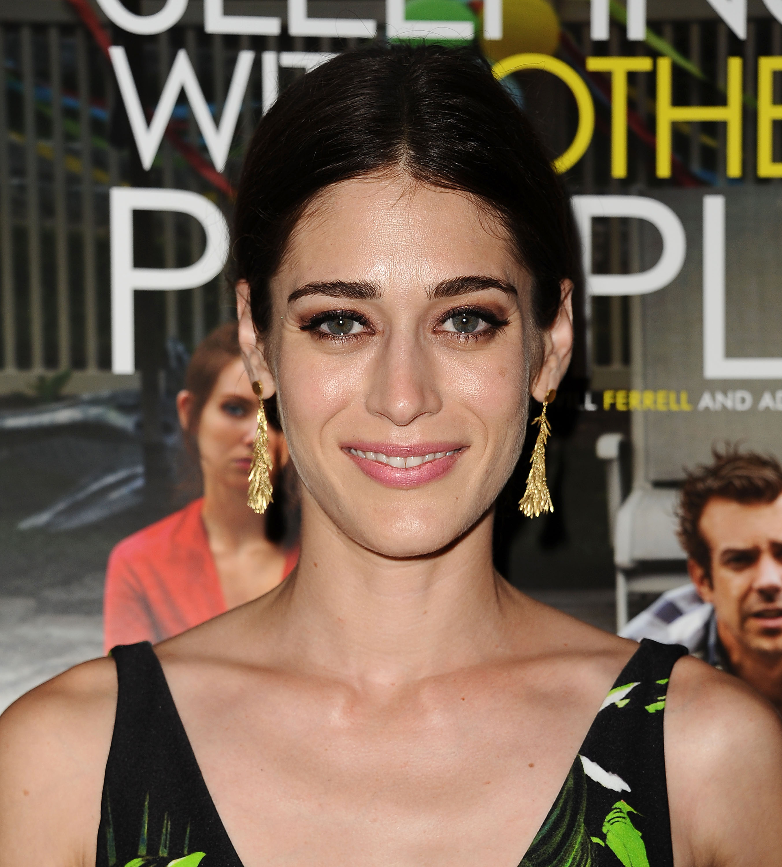lizzy caplan smokey eyes