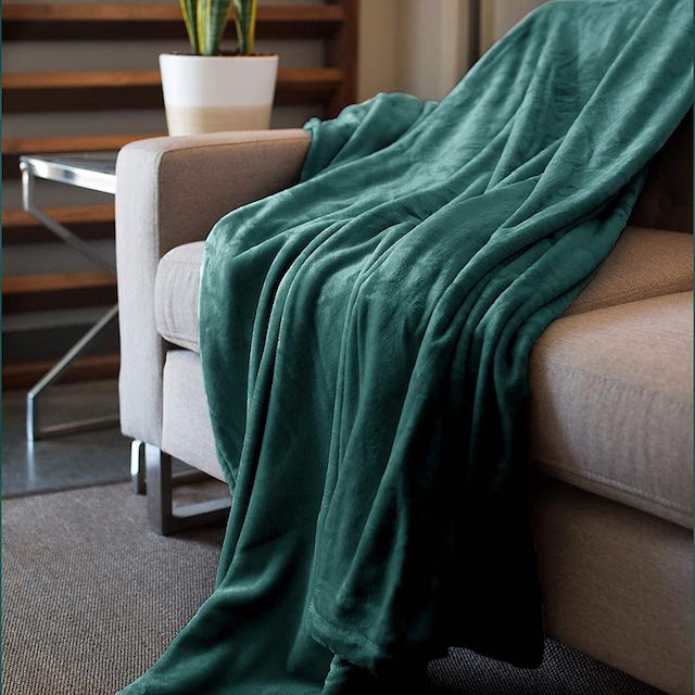 Kingole Throw Blanket