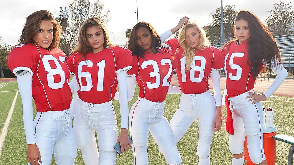 Best Throw Blankets for Holiday Lounging