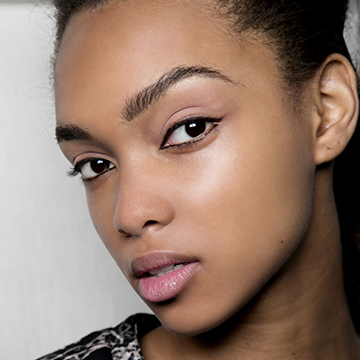 What Is Dermaplaning? Eva Mendes Does It 'Every Other Day'