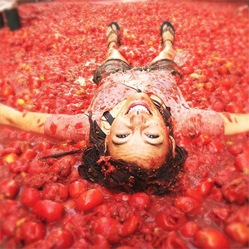 Amanda Seyfried Engaged—and She's Only Been Dating Him 6 Months!