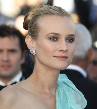 Bun Hairstyles You Can Do in 4 Minutes - Daily Makeover