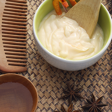 5 Easy DIY Recipes for Homemade Hair Treatments