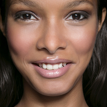How to Skirt the Fine Line Between Dewy and Greasy Skin