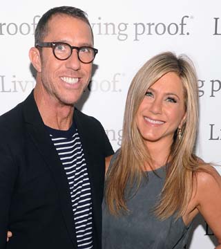 Jennifer Aniston Uses This Round Brush to Get The Perfect Blowout