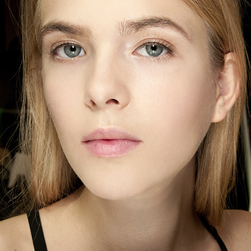 La Mer Neck Decollete Concentrate Review For Anyone With Tech Neck