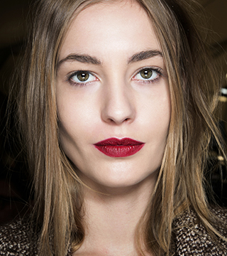 5 Simple Tricks Ensure Your New Year's Eve Makeup Lasts the Night