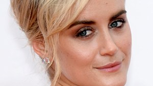 Makeup Brushes 101: Celeb Makeup Artist Tina Turnbow Teaches Us About the Only Tools We Need