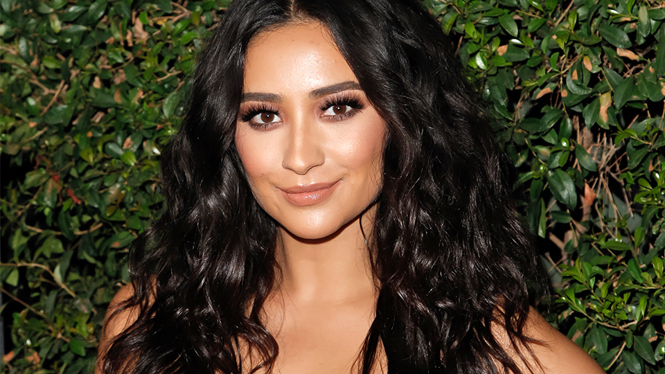 Shay Mitchell Got a 2017 Bob Haircut