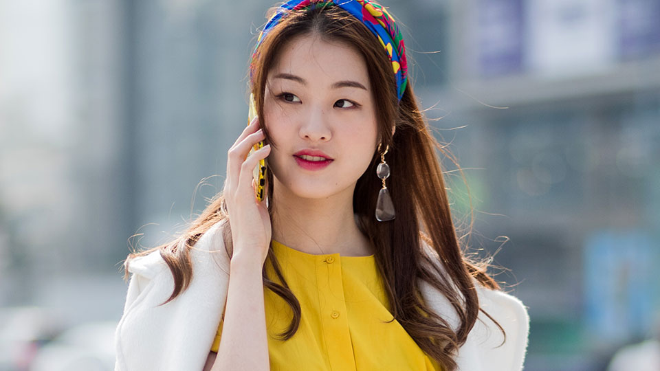 Katie Jane Hughes Dewy Skin Makeup Trick Will Leave You Glowier Than Ever