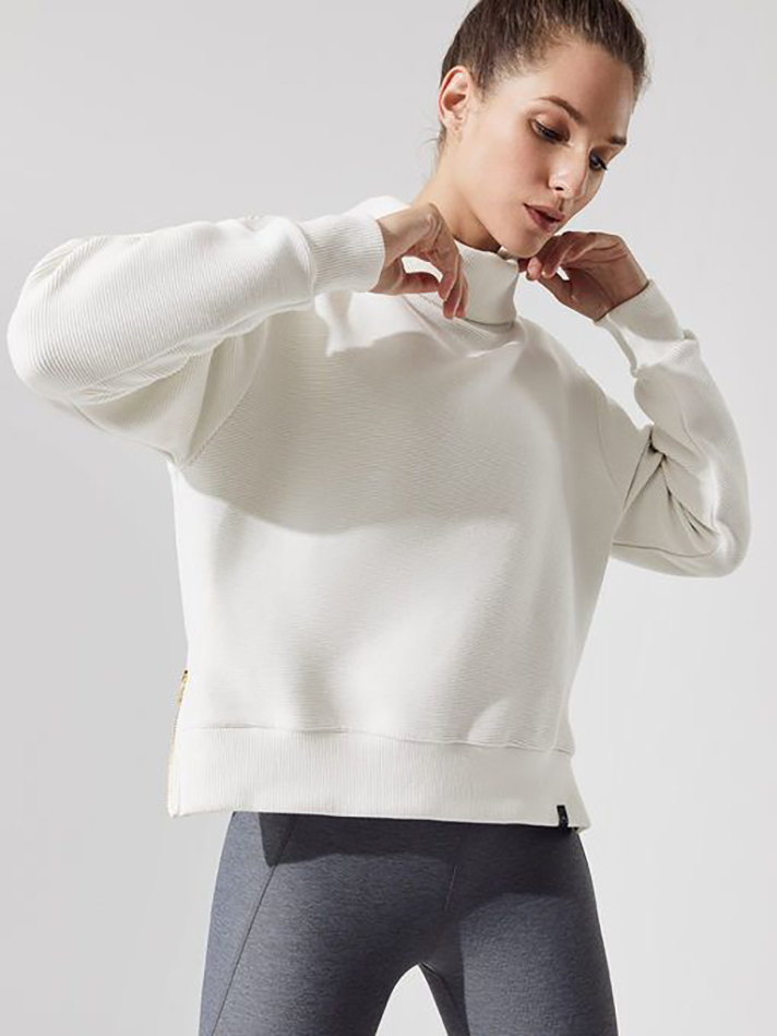 STYLECASTER | What to Wear the Gym When It Starts Getting Seriously Cold Out