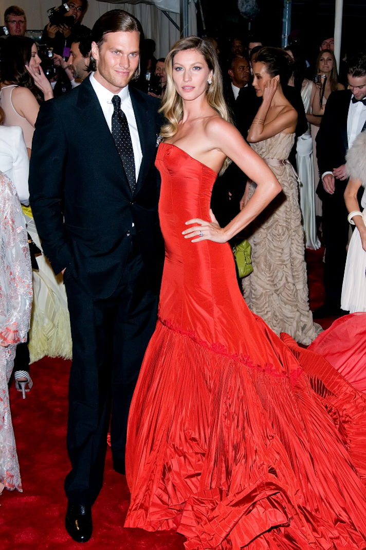 STYLECASTER | 43 Celebrity Met Gala Looks That Went Down in Fashion History