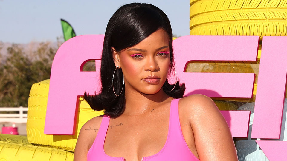 How Rihanna Blends Her Makeup for the Ultimate Glow