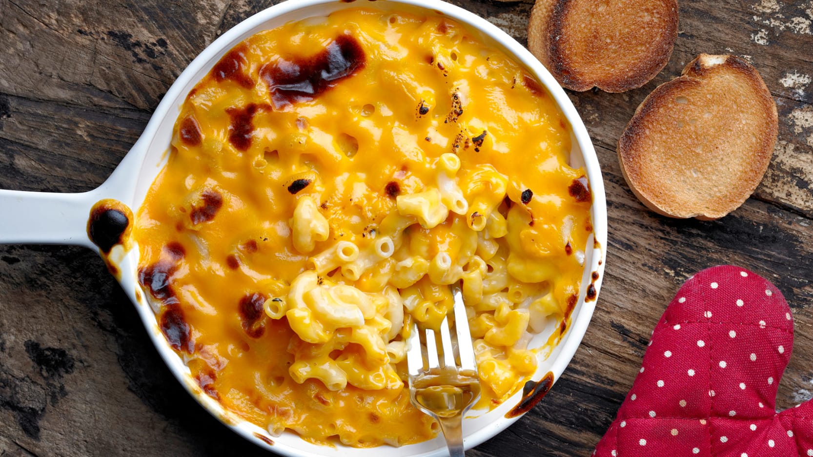 STYLECASTER | Addicting Mac and Cheese