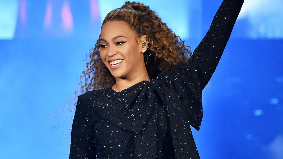 Beyoncé's Just Debuted New Bleach Blonde Hair