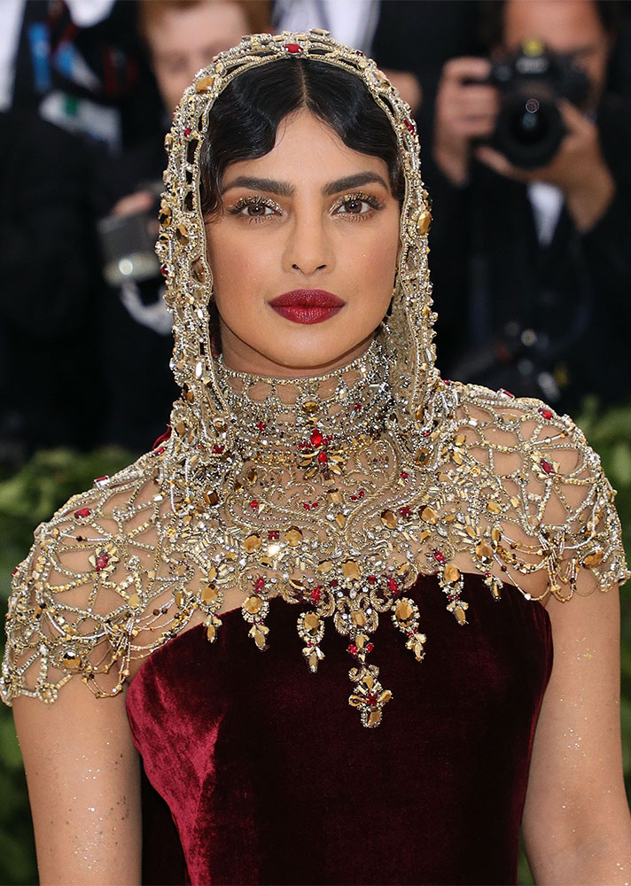 STYLECASTER | Celebs in Shimmer or Glitter Makeup | Priyanka Chopra