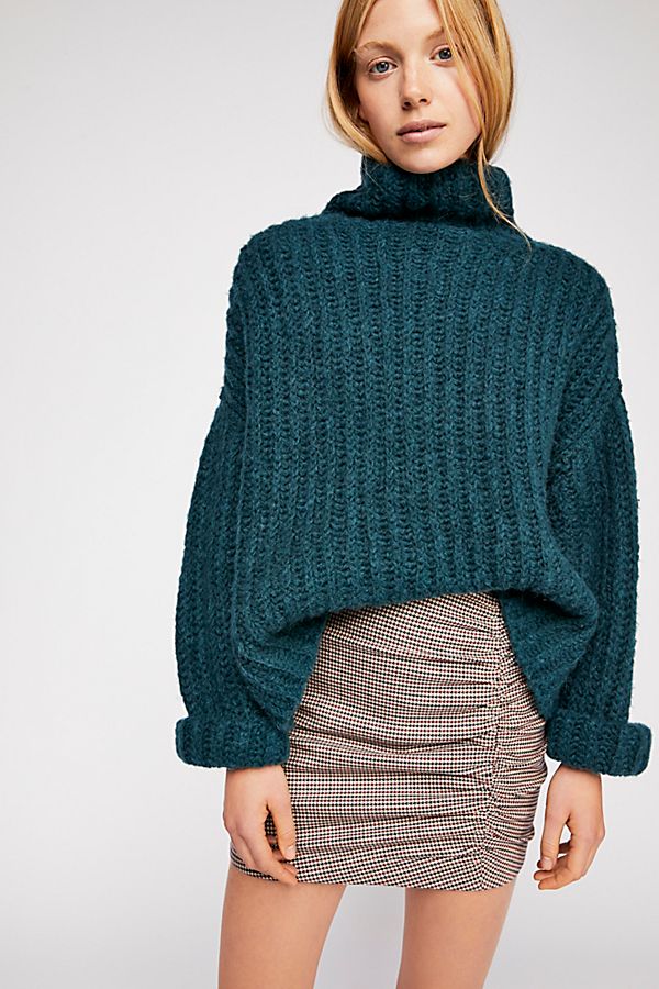 STYLECASTER | Ruching is One 80s Trend That’s Actually Flattering; Here’s How to Wear it in 2019