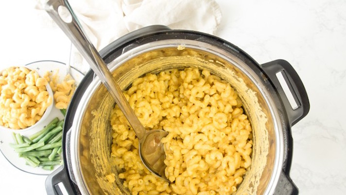 STYLECASTER | 17 Plant-Based Instant Pot Recipes for Meatless Mondays | Vegan Mac and Cheese