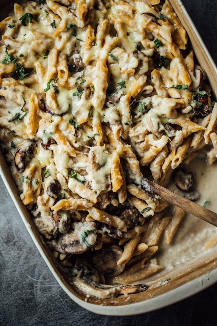 STYLECASTER | 17 Easy Baked Pasta Recipes That Are Cozy AF | Healthy Mushroom Alfredo Pasta Bake