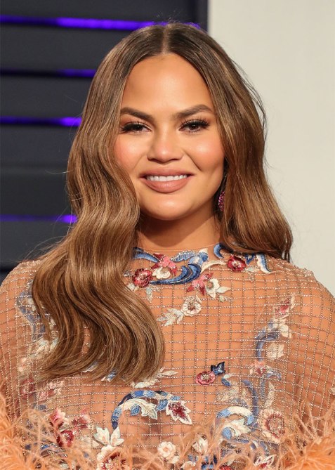 round-face-hairstyle-chrissy-teigen