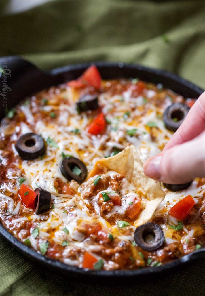 STYLECASTER | 17 Slow-Cooker Recipes to Whip Up During March Madness | Taco Dip