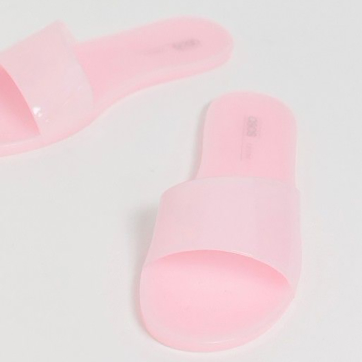 STYLECASTER | If Jelly Sandals Are Wrong, I Don't Want to Be Right