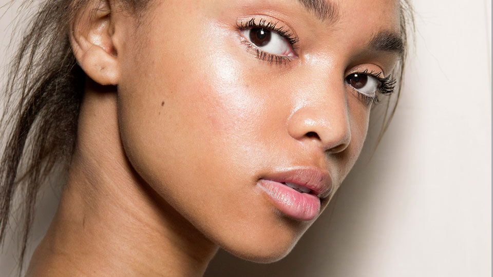 These Luminous Setting Sprays Are The Key Ingredient to Achieving a Dewy Glow | STYLECASTER