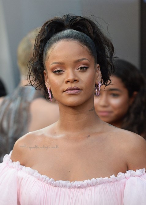 celeb-high-ponytails-rihanna