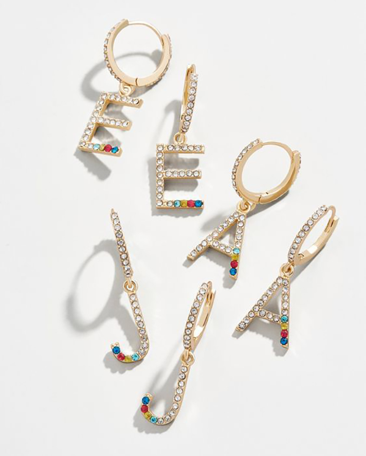 STYLECASTER | Word and Name Jewelry Is Having a Moment, Because Carrie Bradshaw Is a Forever Fashion Icon