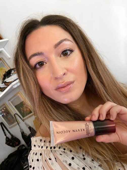 2020-makeup-trends-glowing-skin