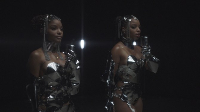 STYLECASTER | VMAs red carpet fashion