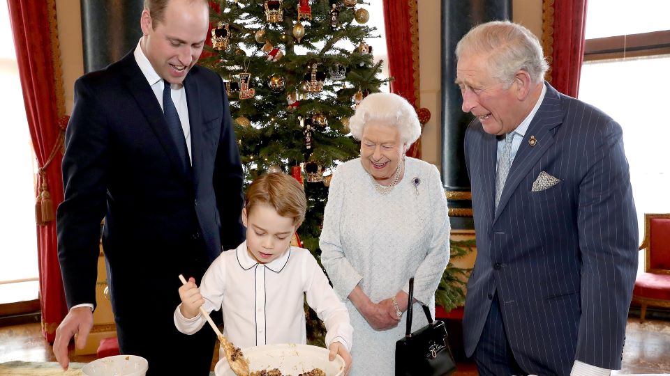 queen-royal-family-christmas