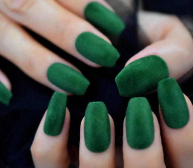 4-acrylic-press-ons-green-velvet-nails