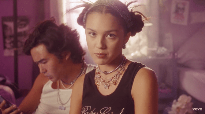 Olivia Rodrigo space buns