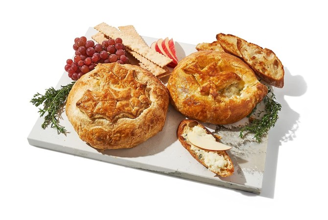 Elegant Brie Creamy Baked Brie en Croûte