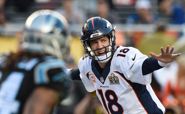 Quarterback Peyton Manning of Denver Broncos calls the play during Super Bowl 50 against the Carolina Panthers at Levi's Stadium in Santa Clara, California, on February 7, 2016. / AFP / TIMOTHY A. CLARY