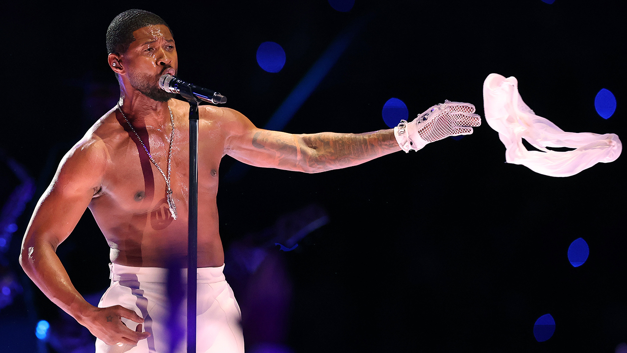 Usher Super Bowl Performance