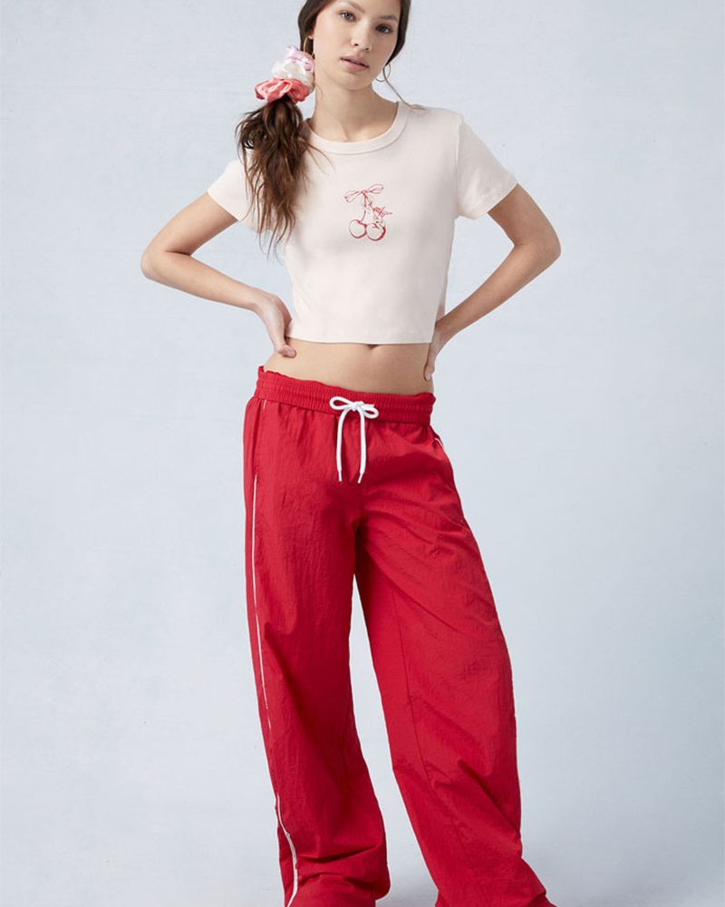 Emily Ratajkowski's Street Style Is the 2024 Hot Girl Walk Uniform