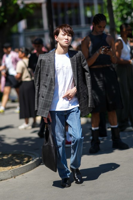 white t-shirt outfits men