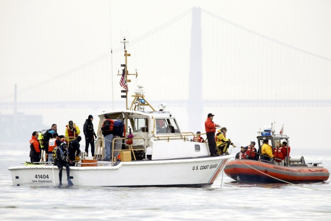 Berkeley Police and U.S. Coast Guard divers prepare to search for the body of missing pregnant woman Laci Peterson January 11, 2003 in the San Francisco Bay near Berkeley, California. The day-long search, prompted by a reading from a sonar mission, turned up a large anchor. Peterson has been missing since December 24, 2002.