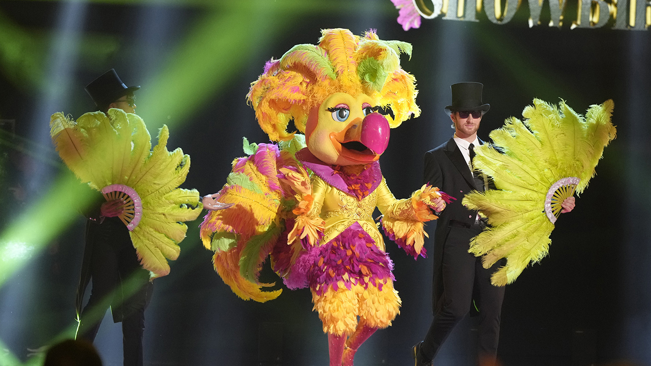 THE MASKED SINGER: Showbird in the season premiere of THE MASKED SINGER airing Wednesday, Sep. 25 (8:00-9:02 PM ET/PT) on FOX.