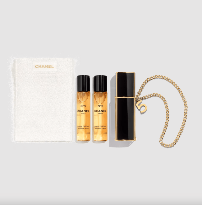 No 5 Eau de Parfum Purse Spray and a  carrying case.