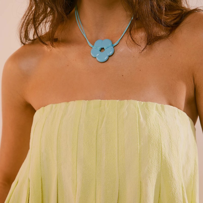 2025 Men's Jewelry Trends: Brooches, Scarves & Chokers