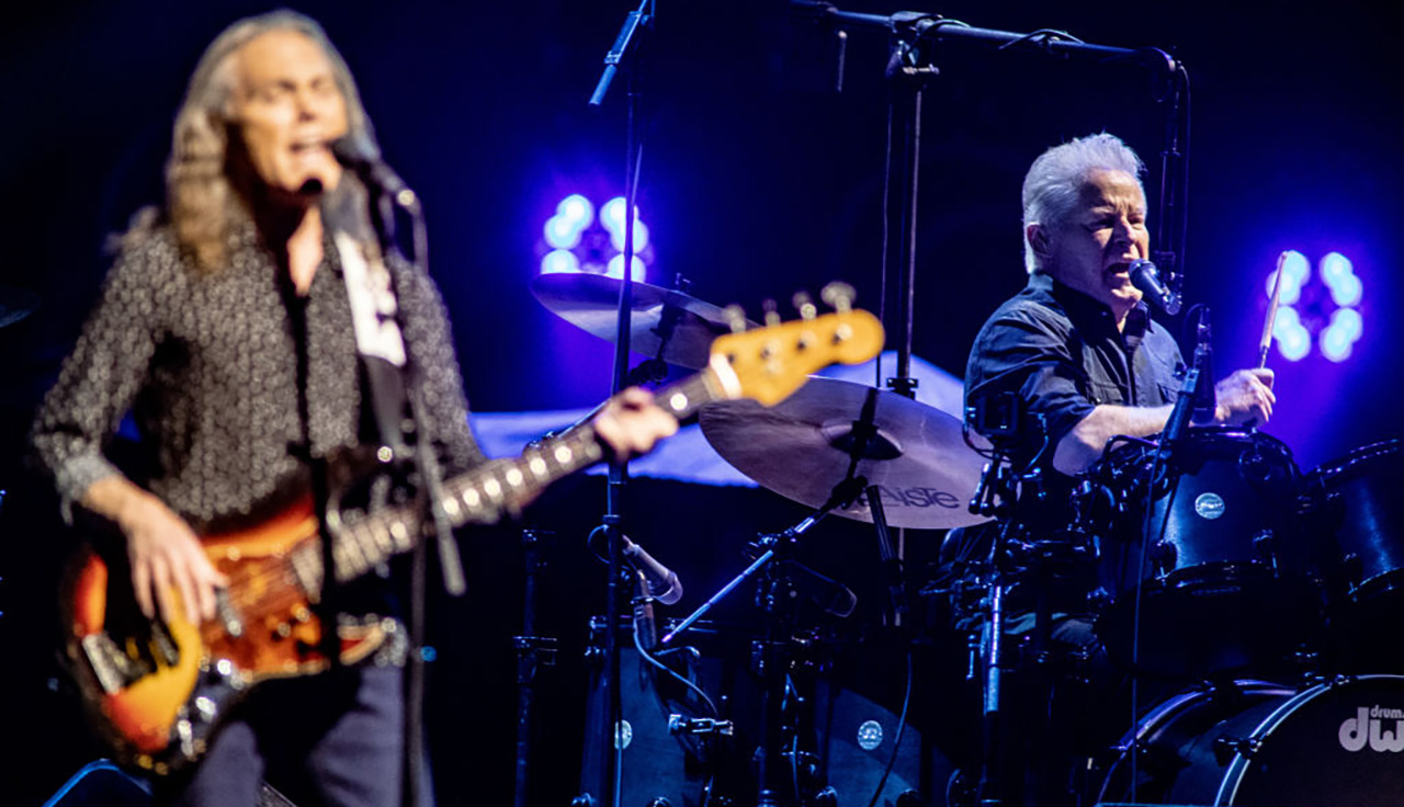 ARNHEM, NETHERLANDS - JUNE 13: Don Henley of The Eagles performs live on stage at Gelredome on June 13 in Arnhem, Netherlands. (Photo by Paul Bergen/Redferns)