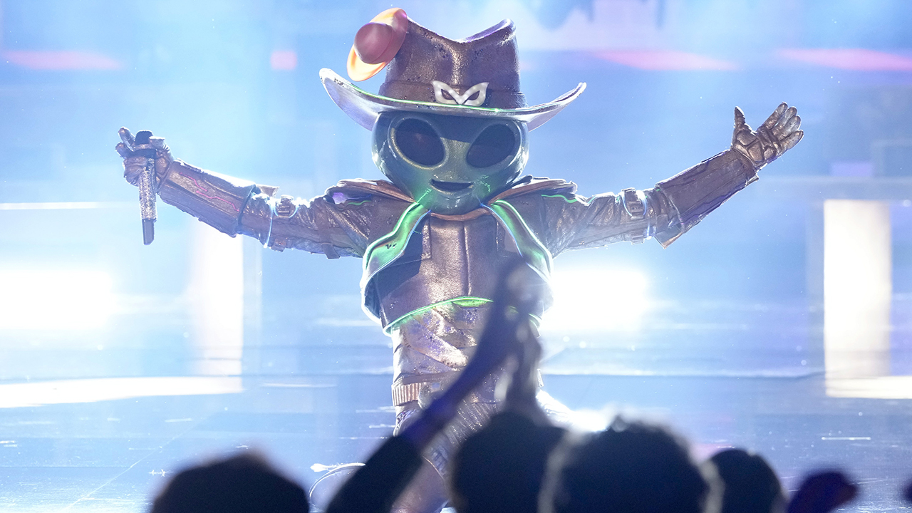 THE MASKED SINGER: Space Ranger in the THE MASKED SINGER episode “Ghostbusters Night” airing Wednesday, March 12 (8:00-9:02 PM ET/PT) on FOX.