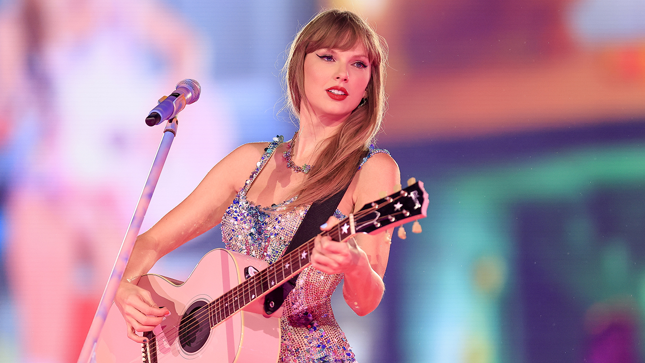 SAO PAULO, BRAZIL - NOVEMBER 24: (EDITORIAL USE ONLY. NO STANDALONE PUBLICATION USE (NO SPECIAL INTEREST OR SINGLE ARTIST PUBLICATION USE; NO BOOK USE)) Taylor Swift performs onstage during "Taylor Swift | The Eras Tour" at Allianz Parque on November 24, 2023 in Sao Paulo, Brazil.